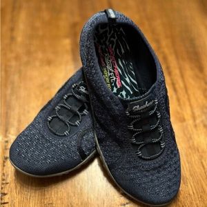 Women’s Sketchers 9.5 Navy Blue Memory Foam Slip On Shoes